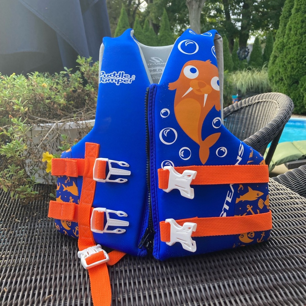 Sterns puddle jumper child lifejacket vest